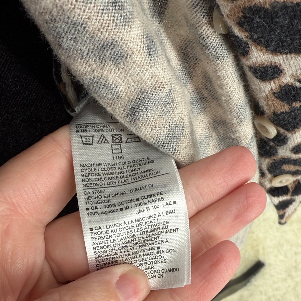 Old Navy 100% cotton Leopard Print Cardigan size small - Picture 9 of 9